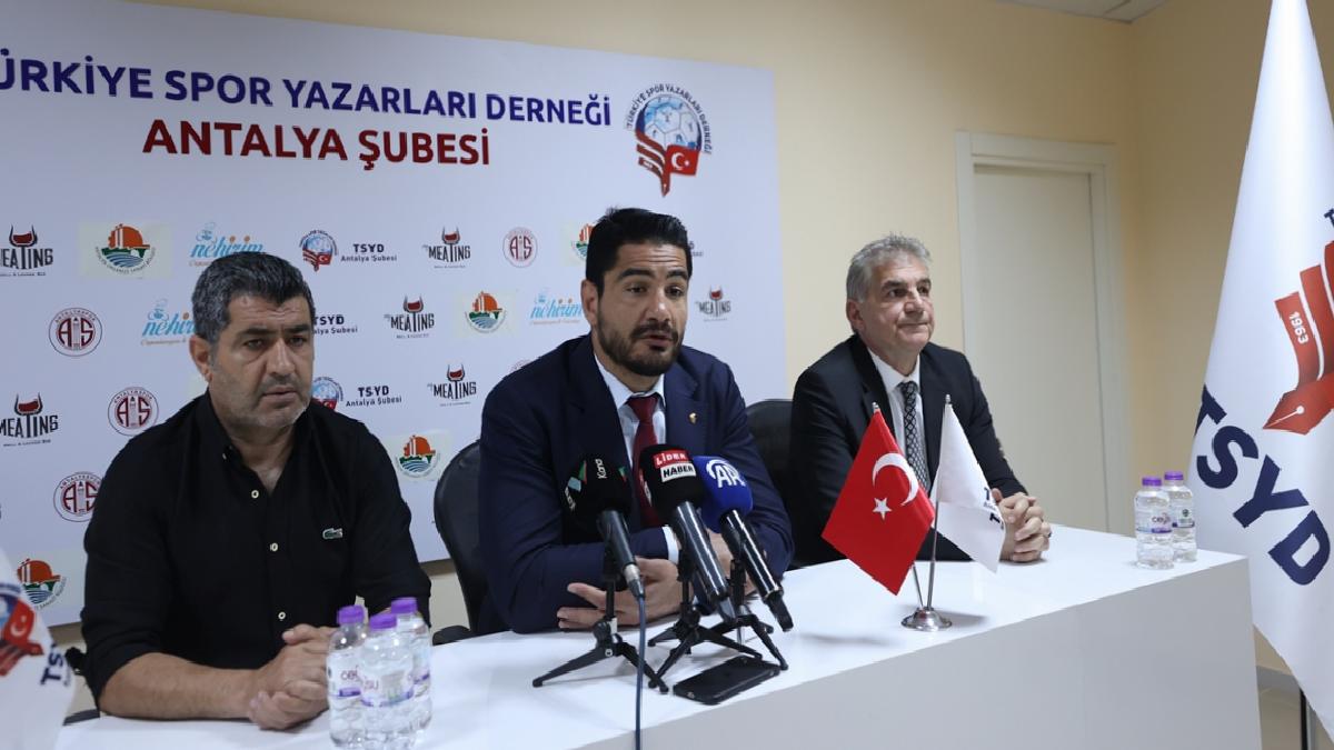 Taha Akgül, Antalya’da gazetecilerle buluştu
