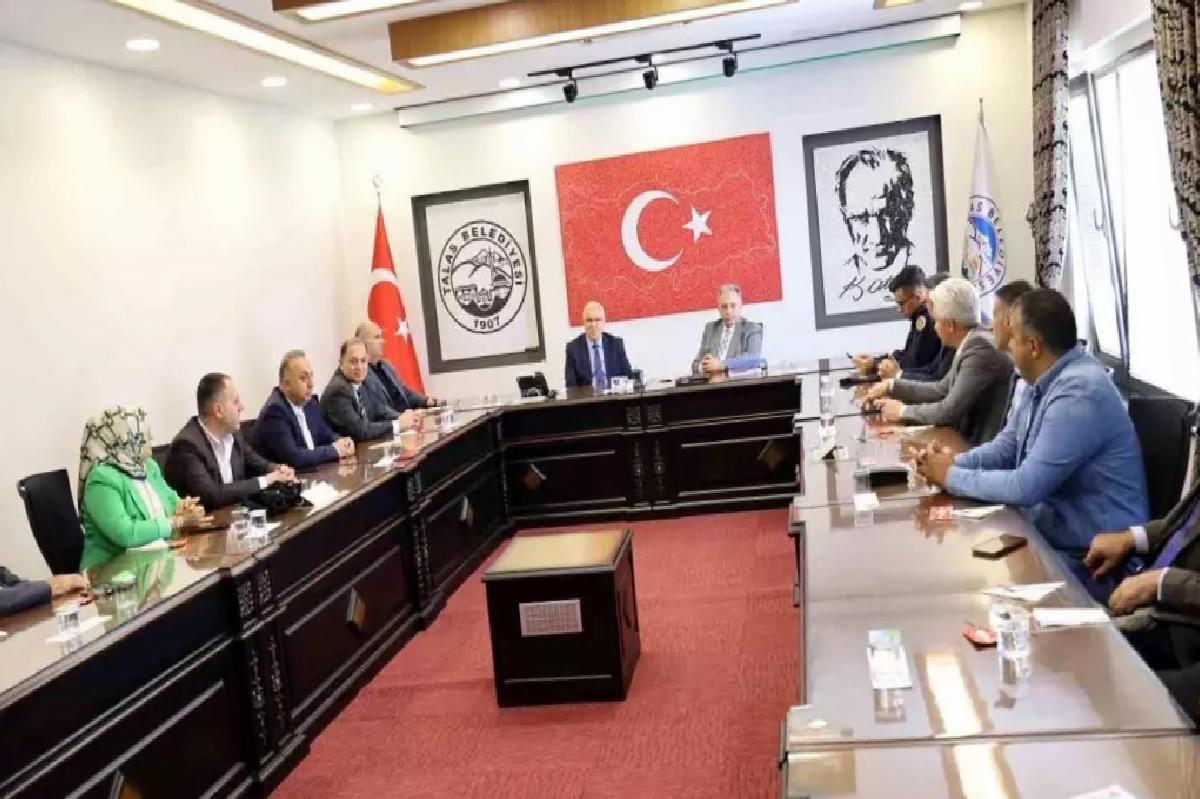 Talas’ta Mahalle Muhtarlarıyla Koordinasyon Toplantısı Düzenlendi