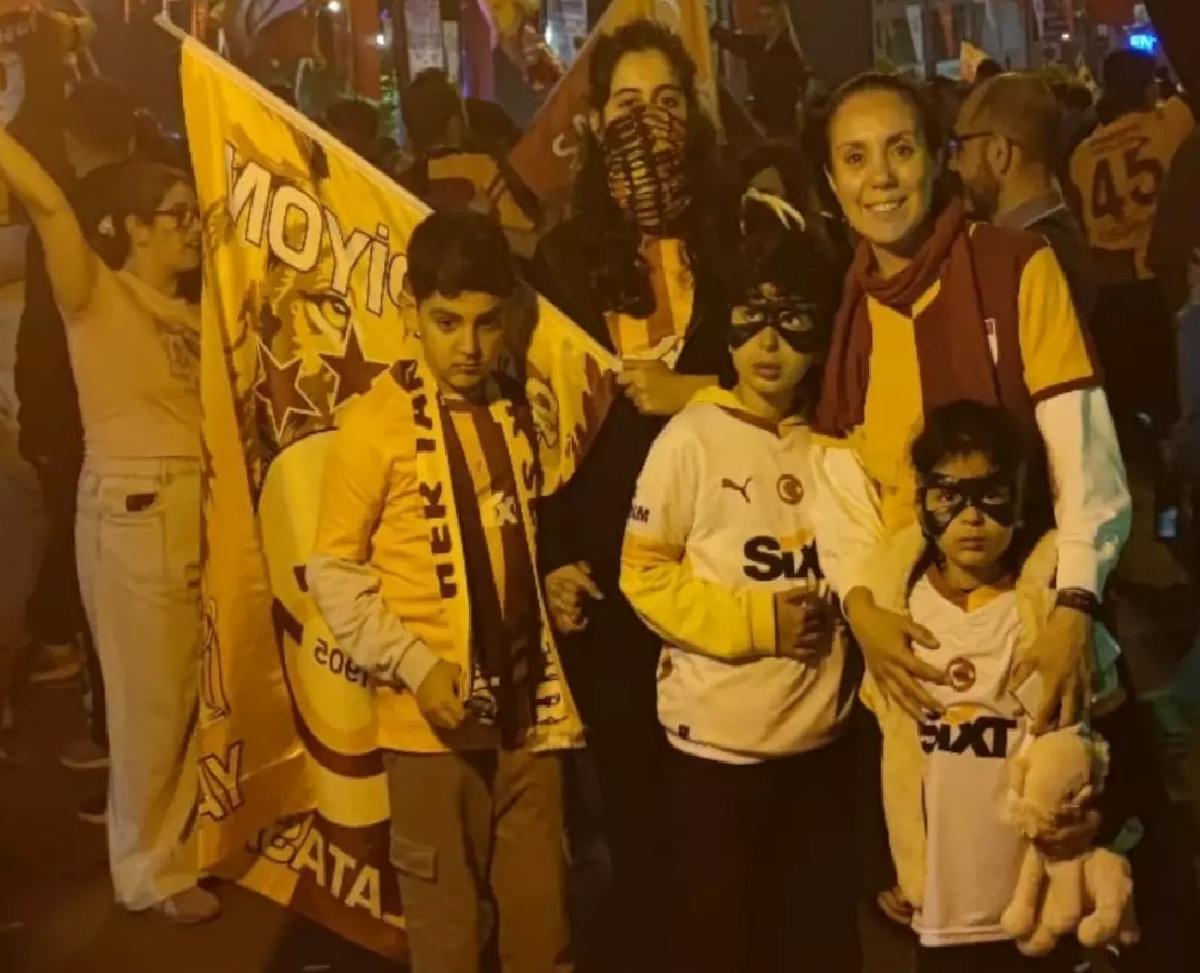 Taraftarlar Osimhen Maskeleriyle Kutladı