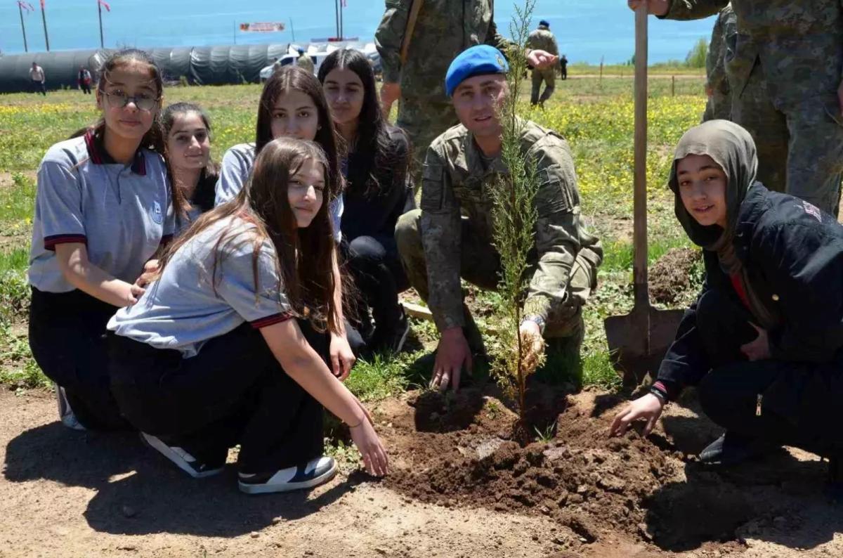 Tatvan’da Fidan Dikim Etkinliği Düzenlendi