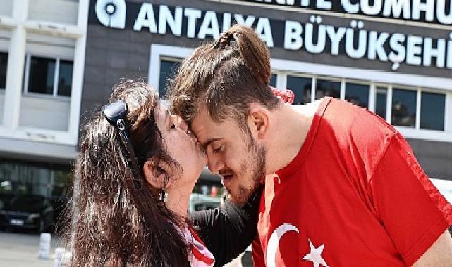 Temsili askerlik yapacak engelli bireylere davullu-zurnalı uğurlama