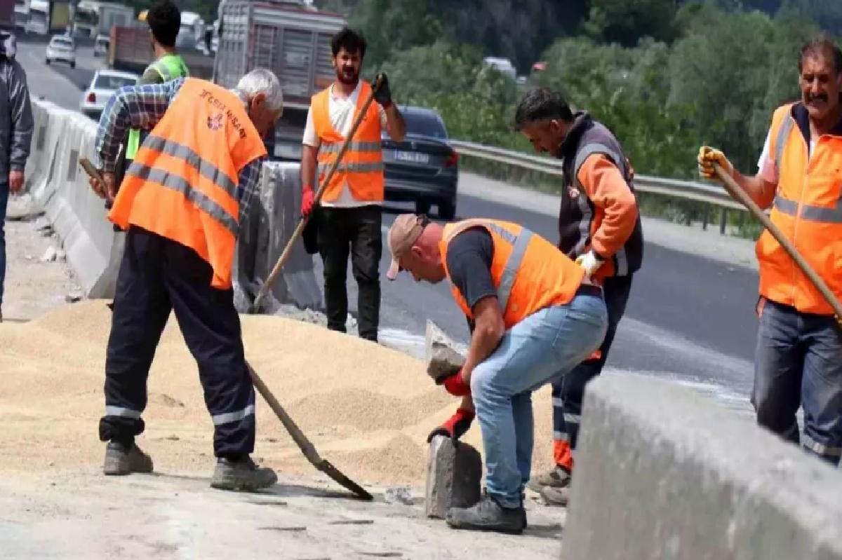 Tır Kazası Ulaştırmayı Aksattı