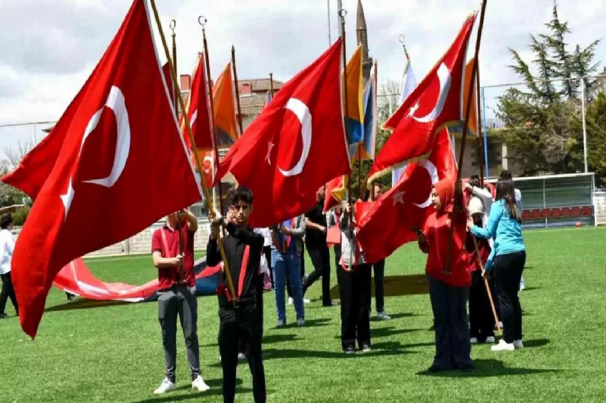 Tomarza’da 19 Mayıs Coşkusu