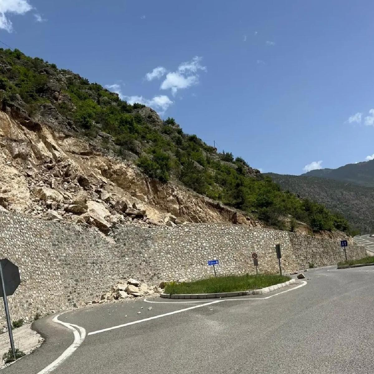 Torul’da Heyelan: Kaledibi Yolu Kapatıldı