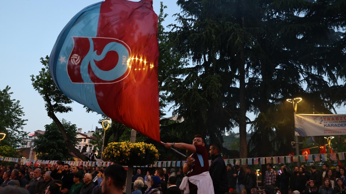 Trabzonspor taraftarları, Türkiye Kupası finalini dev ekrandan takip etti