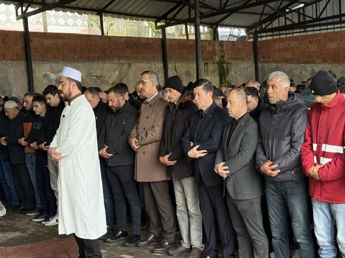 Traktör Devrildi, 13 Yaşındaki Kız Hayatını Kaybetti