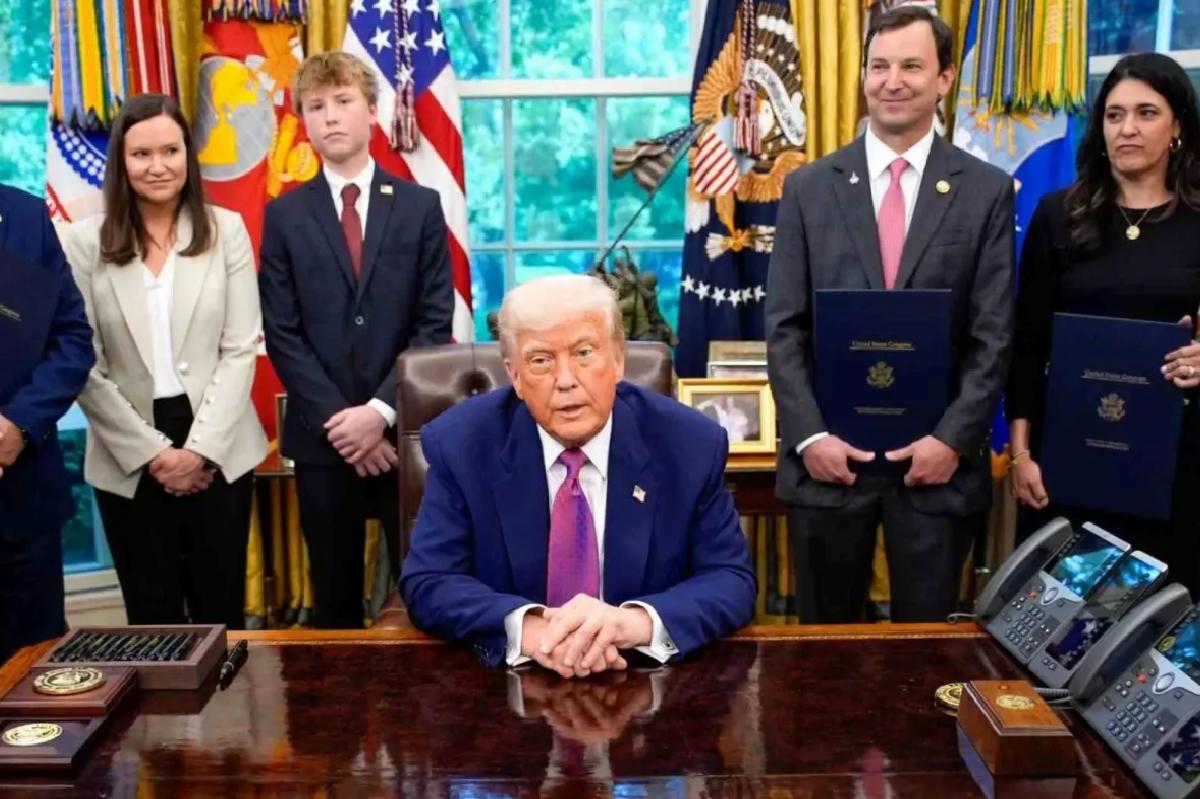 Trump: “Putin, Ukrayna ile ateşkes anlaşması yapmak istemiyor, bunun yerine Türkiye’de bir araya gelerek kanlı savaşa bir son verilmesini müzakere…