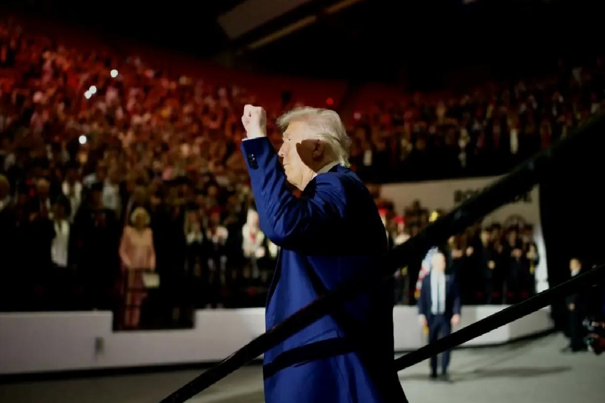 Trump’tan göçmenlere ücretsiz uçuş kararı