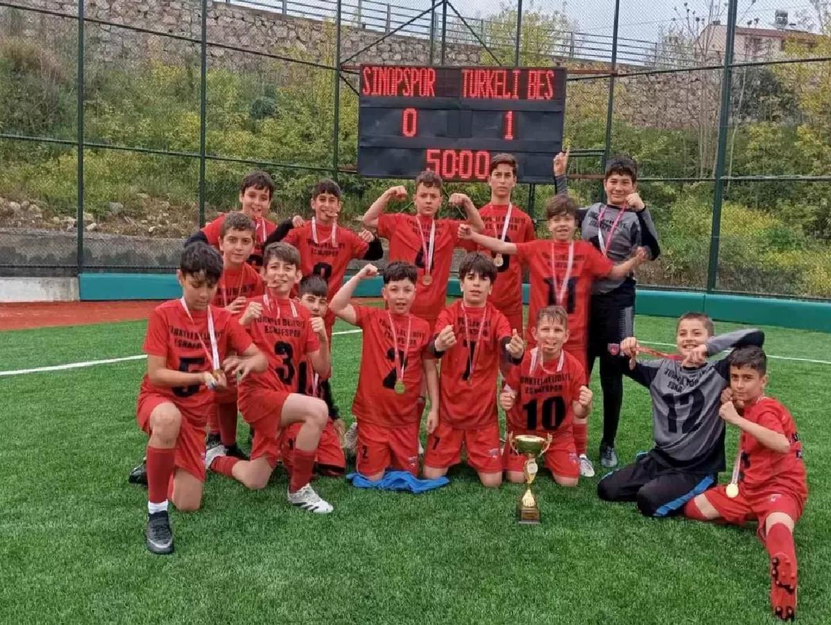 Türkeli Belediye Esnafspor U-12 Takımı Şampiyon Oldu
