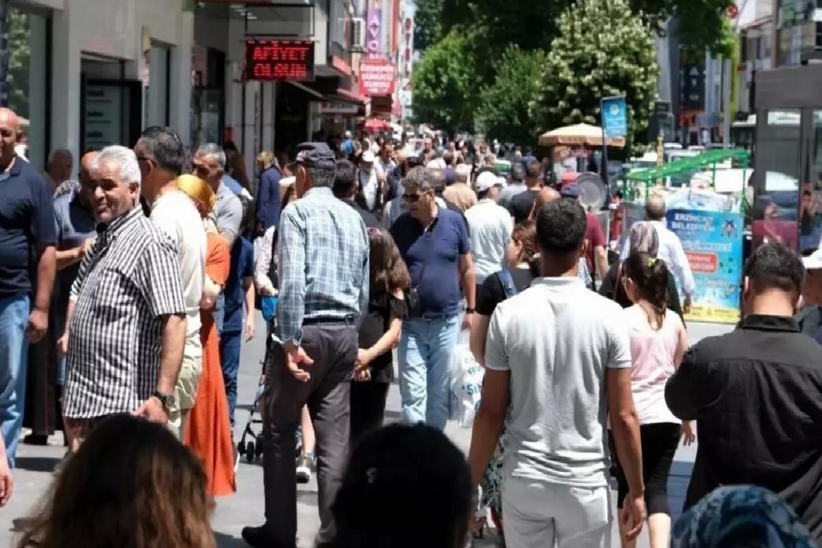 Türkiye’de Hanehalkı Büyüklüğü Düşüyor