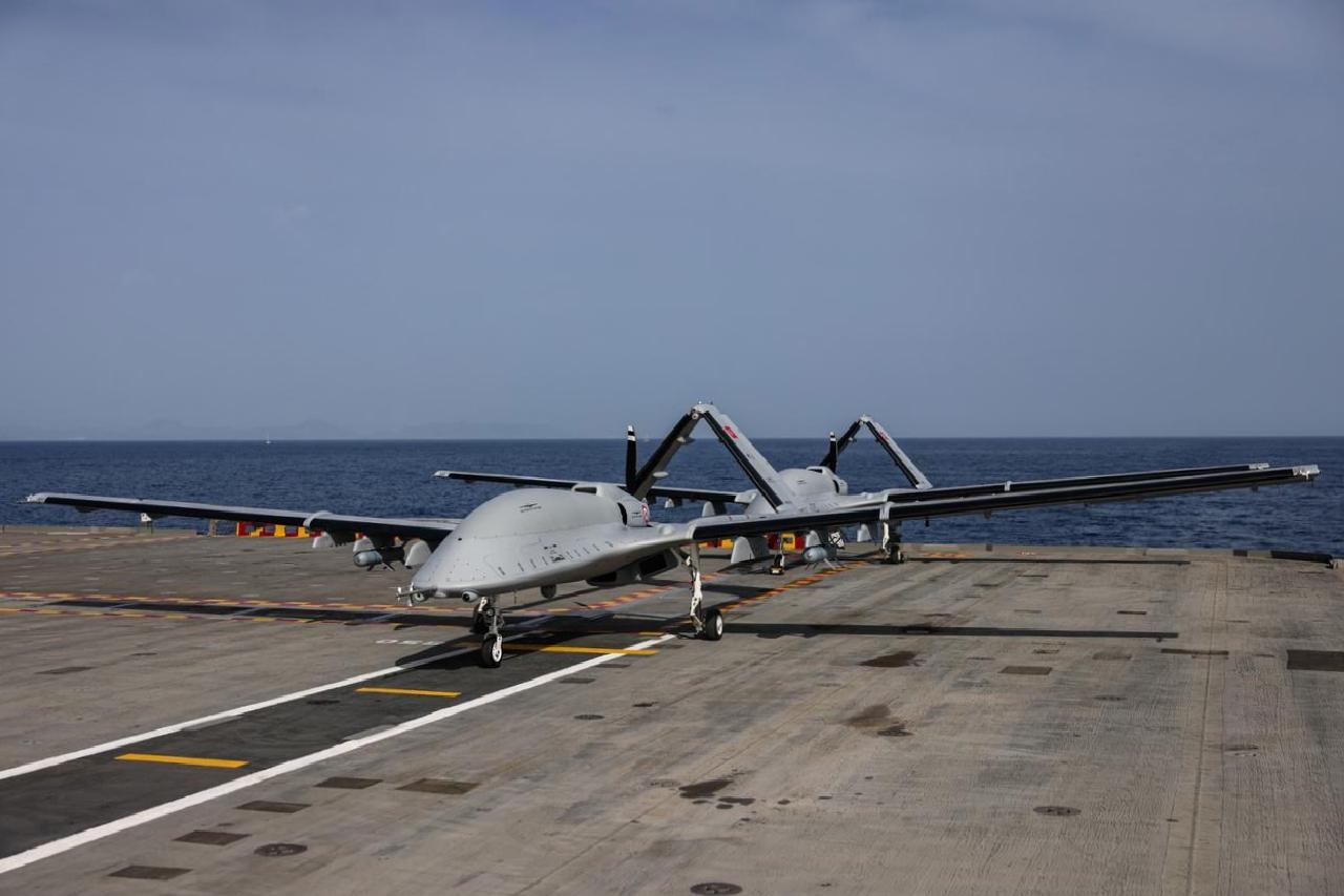 Türkiye’den bir ilk daha: LHD gemisinden kalkan İHA ile atış yapıldı
