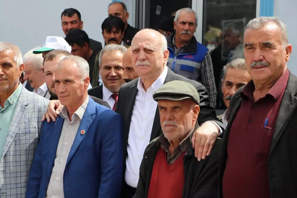 TZOB Genel Başkanı Bayraktar, Gaziantep ve Kahramanmaraş’ta zirai dondan etkilenen meyve bahçelerini inceledi