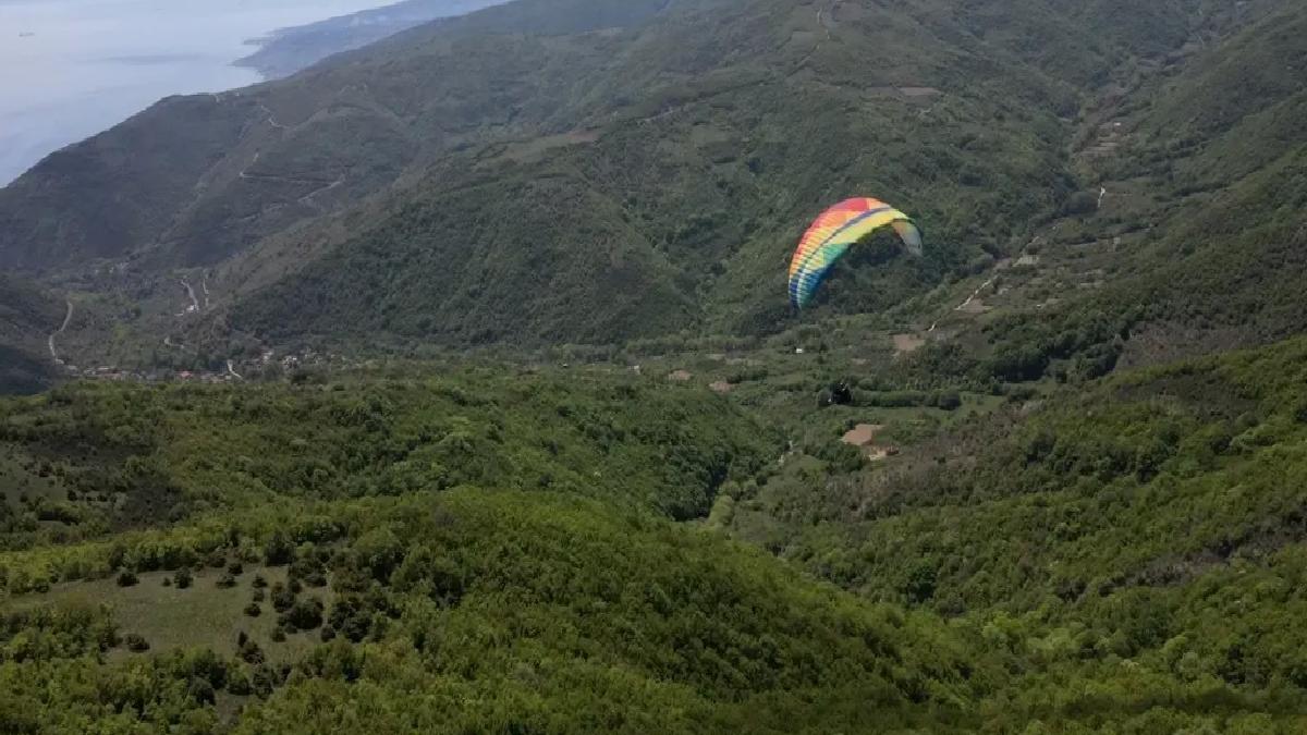 Uçmakdere’de Yamaç Paraşütü Keyfi