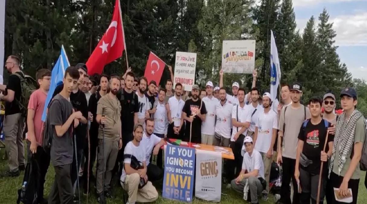 Uluslararası Genç Derneği, Srebrenitsa Soykırımını Anmak için Barış Yürüyüşü Düzenliyor