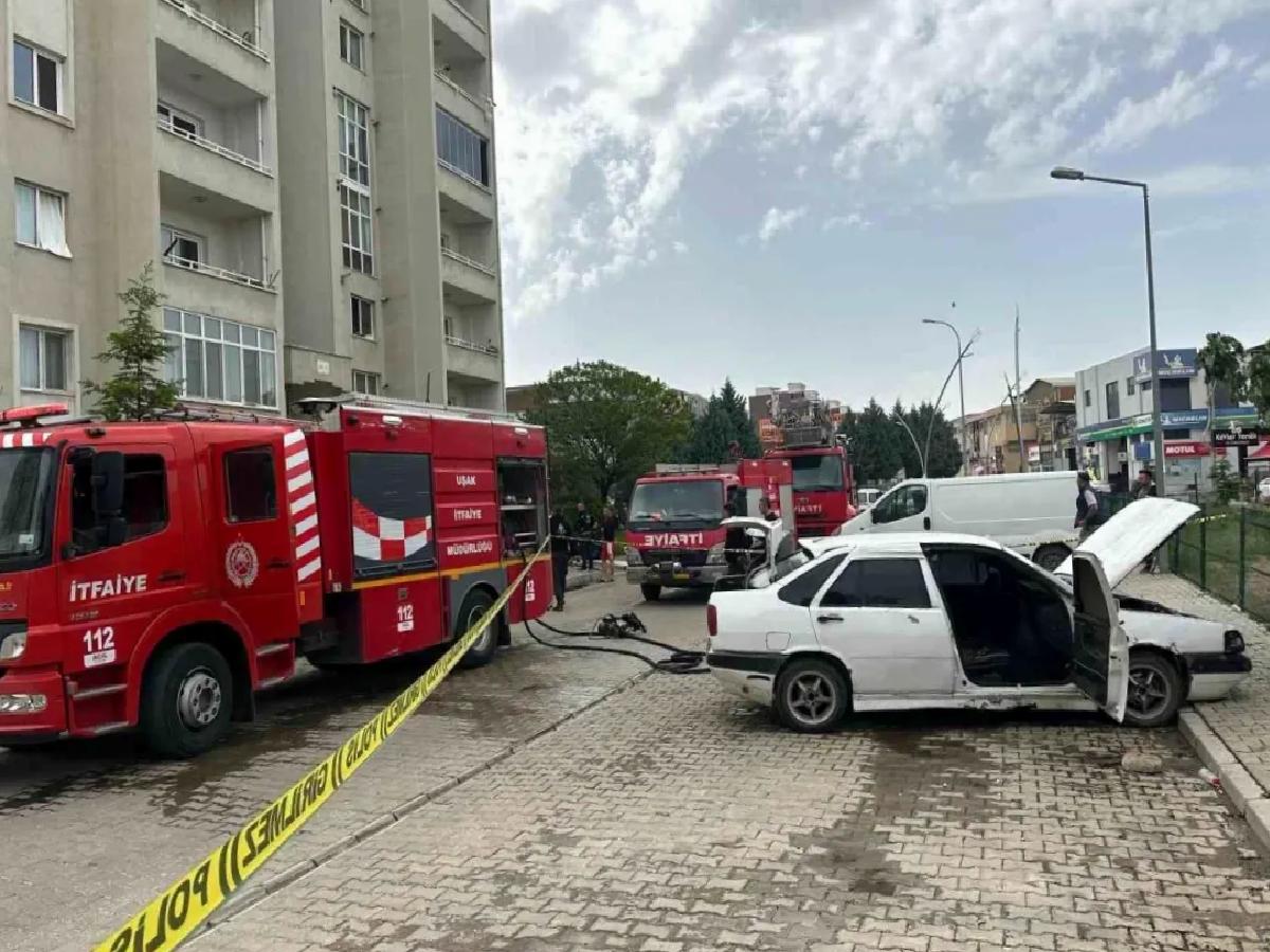 Uşak’ta Koca Evi ve Araçları Yaktı