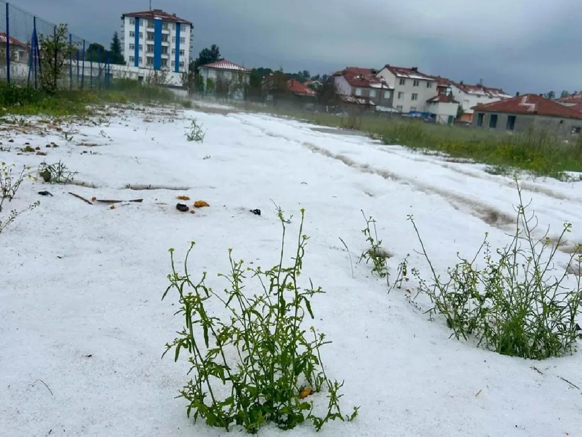 Uşak’ta Şiddetli Sağanak ve Dolu