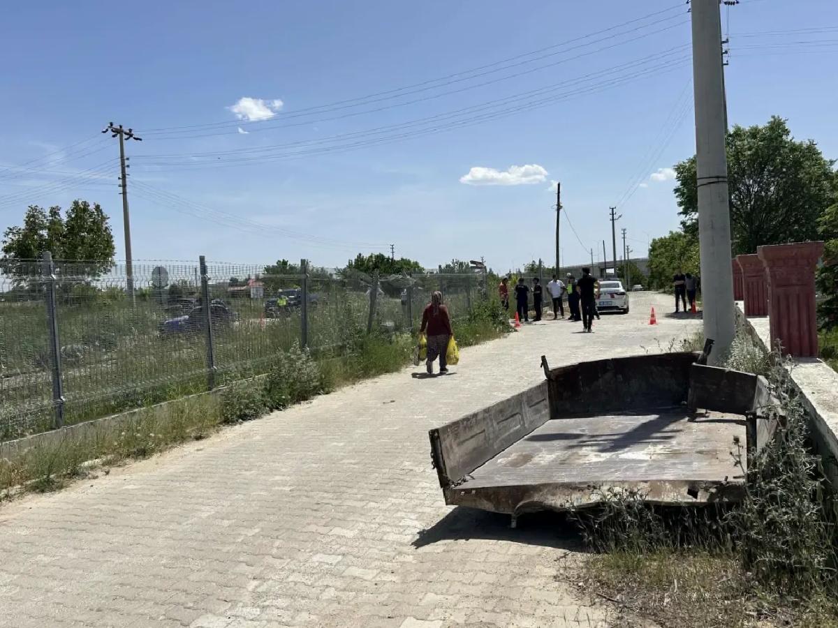 Uşak’ta Traktör ile Tren Çarpıştı