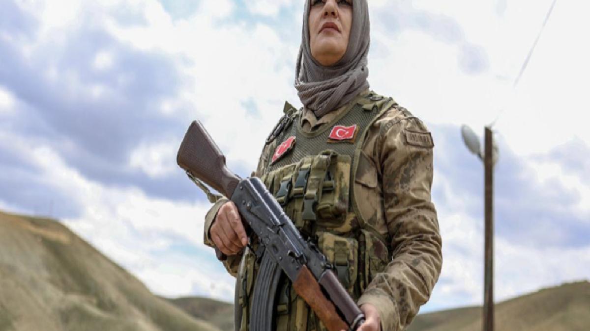 Van’da güvenlik korucusu anne 7/24 görev başında