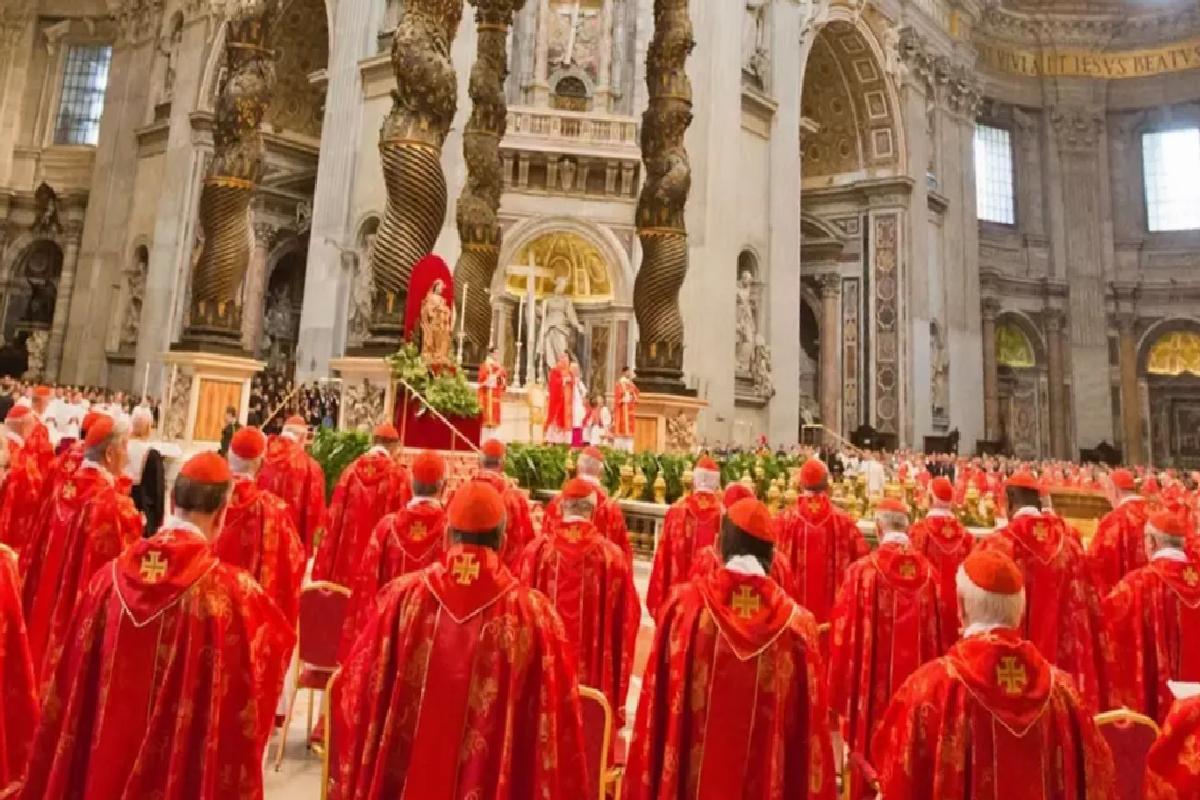 Vatikan’da papalık yarışı! Dış dünya ile iletişim kesildi, sonuçlar dumanla ilan edilecek