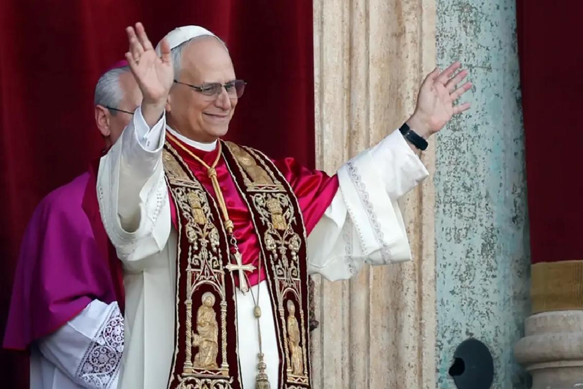 Vatikan’da yeni Papa halkı selamladı