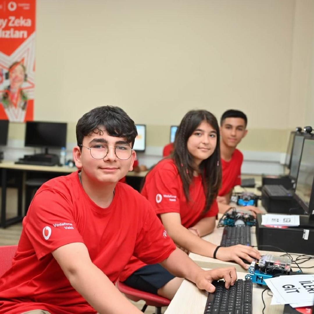 Vodafone Vakfı’nın “Yapay Zekâ Yıldızları” projesinde yeni hedef 55 bin öğrenciye ulaşmak