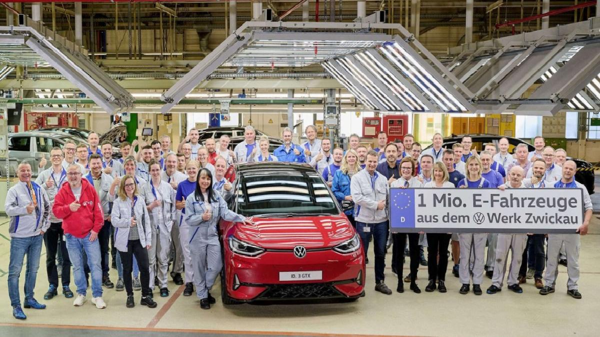 Volkswagen, Almanya fabrikasında 1 milyonuncu elektrikli aracını üretti