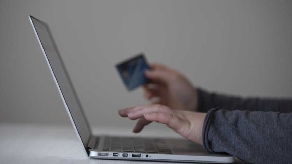 Yabancı E-ticaret sitelerinde bilgi paylaşırken dikkatli olunmalı