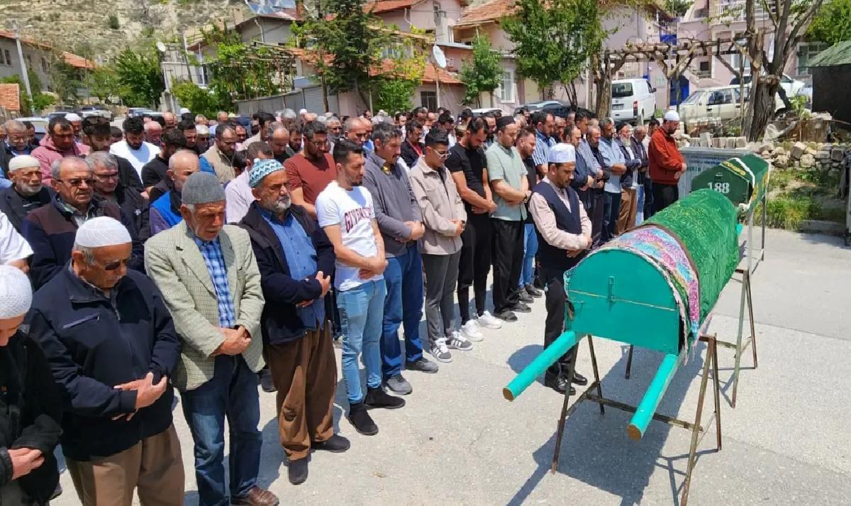 Yangında Zehirlenen Çift Toprağa Verildi