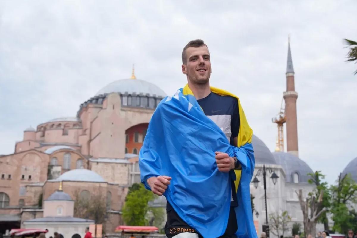Yardım İçin İstanbul’a Bisikletle Geldi