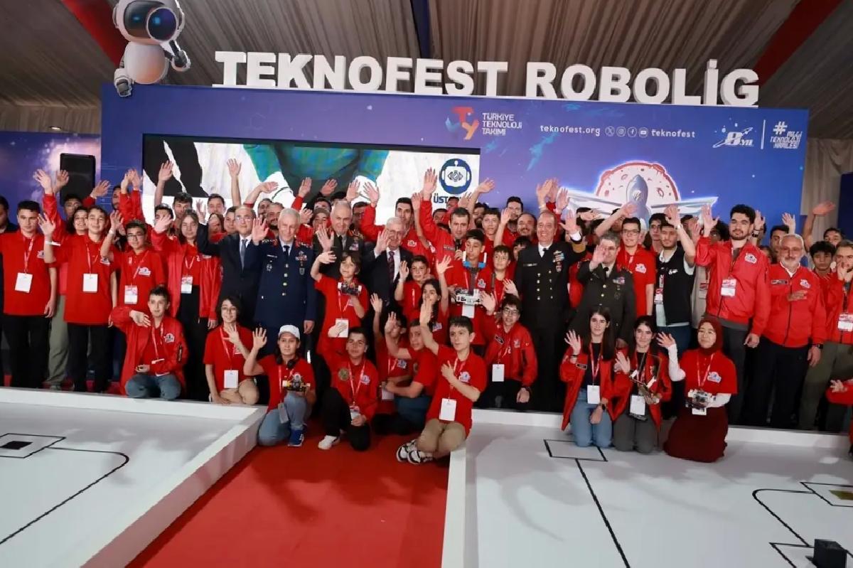 Yaşar Güler TEKNOFEST’te Gençlerle Bir Araya Geldi