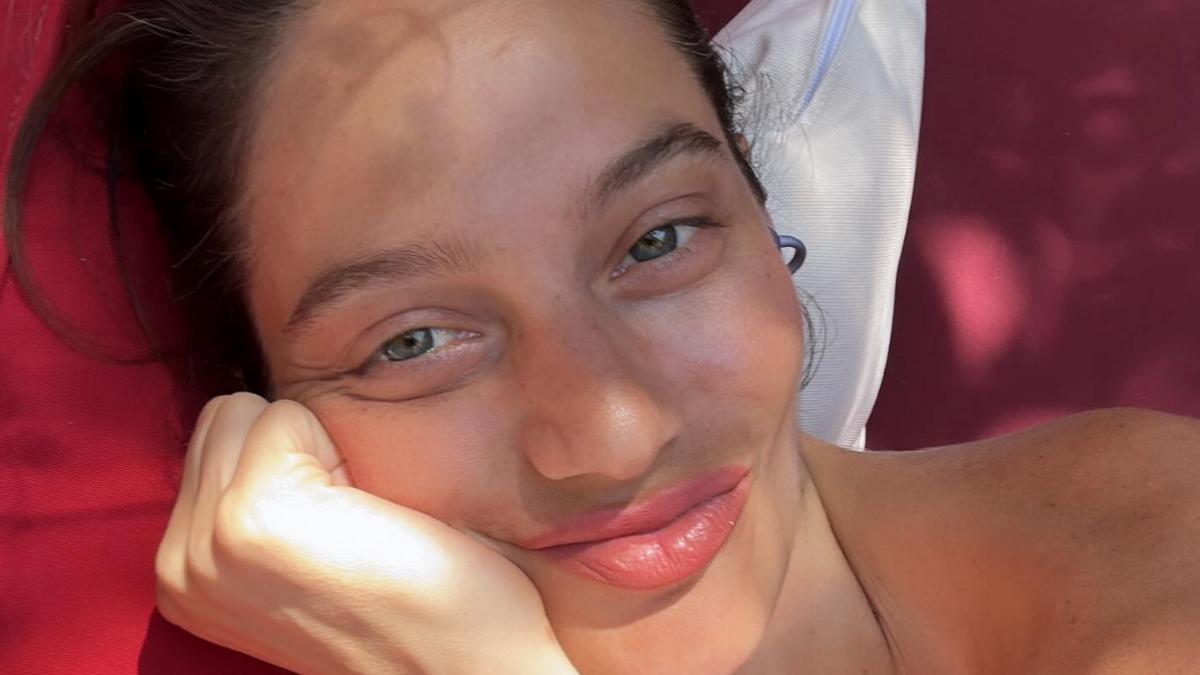 Yaz sezonu Fethiye’de açıldı’ Oyuncu Gülcan Arslan üstsüz poz verdi