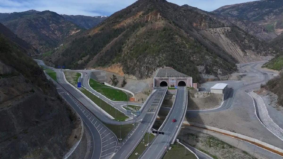 Yeni Zigana Tüneli’nden 2 yılda 3 milyon 490 bin araç geçti