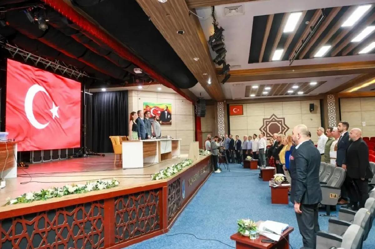 Yunusemre Belediye Meclisi’nden Özgür Özel’e yapılan saldırıya kınama