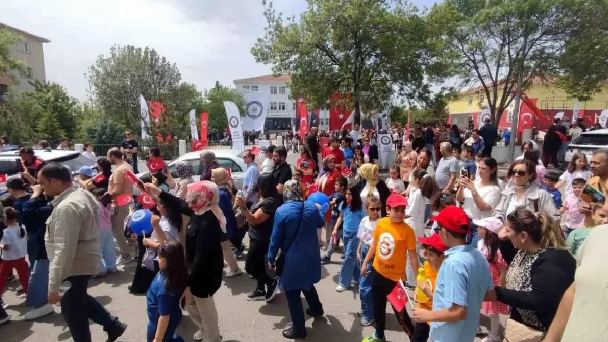 Yunuslar Çocuklara Eğlenceli Etkinlik Düzenledi