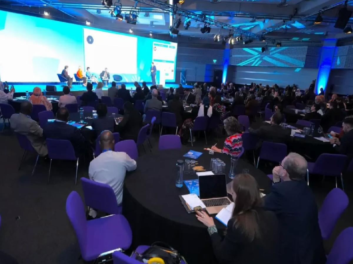 Yusuf Tekin Londra’da Eğitim Forumunda