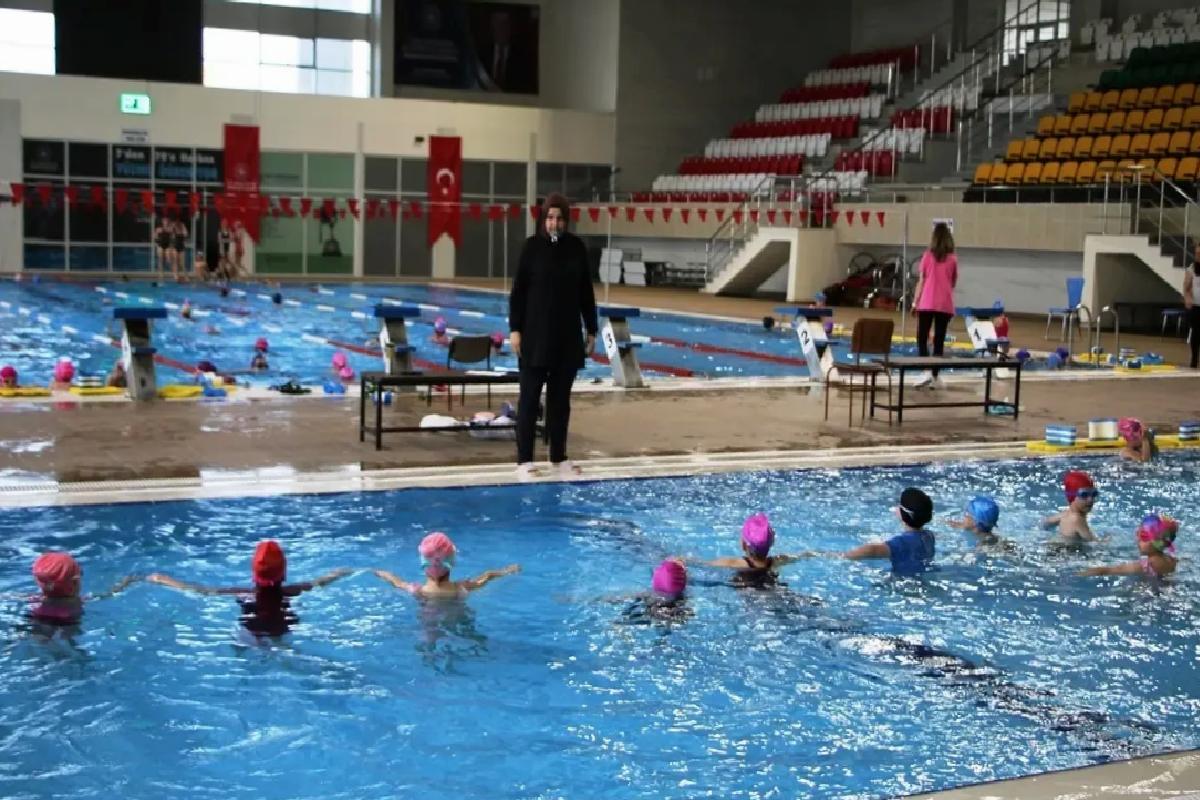 Yüzme Bilmeyen Kalmasın Projesi Kütahya’da Başarıyla Devam Ediyor
