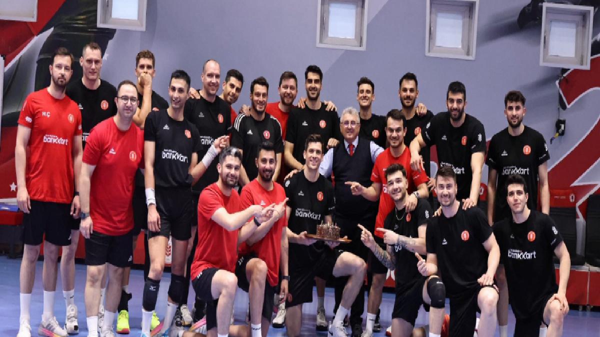 Ziraat Bankkart Voleybol Takımı’nda 5 isimle yollar ayrıldı