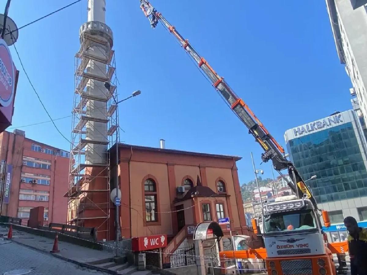 Zonguldak’ta Tehlikeli Minare Yıkılıyor